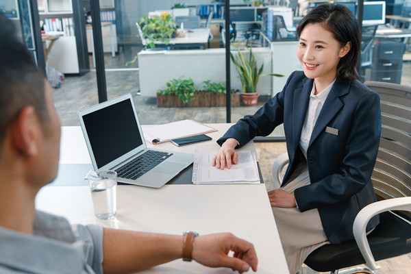 以客戶為中心的績(jī)效管理：關(guān)注客戶需求，提升客戶滿意度