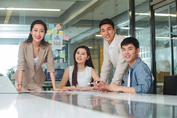 績效考核與反饋：及時反饋，指導(dǎo)改進(jìn)