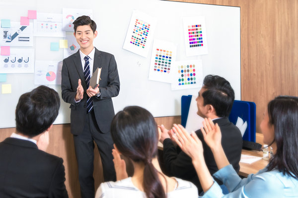 員工培訓(xùn)與發(fā)展：提升技能，實(shí)現(xiàn)卓越績(jī)效