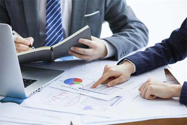 培養(yǎng)戰(zhàn)略領(lǐng)導(dǎo)力，推動(dòng)企業(yè)戰(zhàn)略轉(zhuǎn)型和升級(jí)