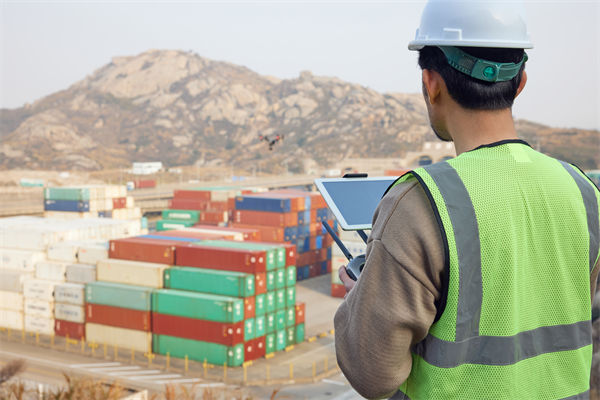 供應(yīng)鏈管理中，如何確保供應(yīng)鏈透明度與安全性？