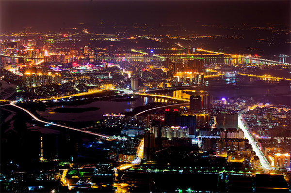 清遠(yuǎn)戰(zhàn)略咨詢公司洞察市場(chǎng)，如何精準(zhǔn)為企業(yè)定位發(fā)展方向？