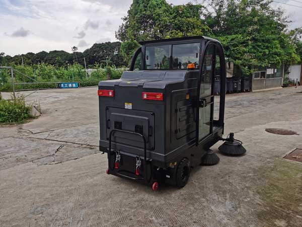 新能源電動(dòng)環(huán)衛(wèi)車的優(yōu)勢(shì)特點(diǎn)具體有哪些呢 新能源電動(dòng)環(huán)衛(wèi)車的優(yōu)勢(shì)特點(diǎn)具體有哪些呢