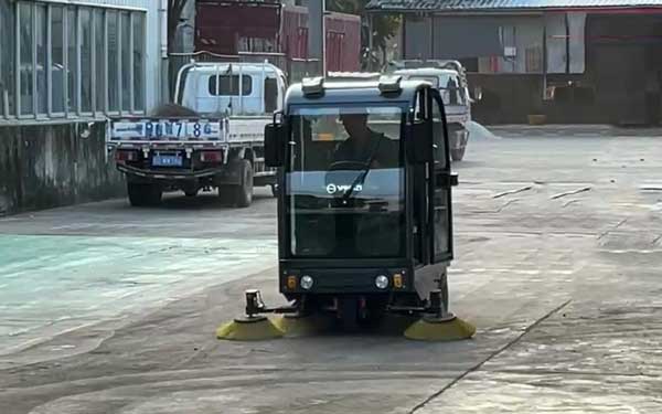 工廠車間使用電動(dòng)掃地車有哪些特征優(yōu)勢(shì) 工廠車間使用電動(dòng)掃地車有哪些特征優(yōu)勢(shì)