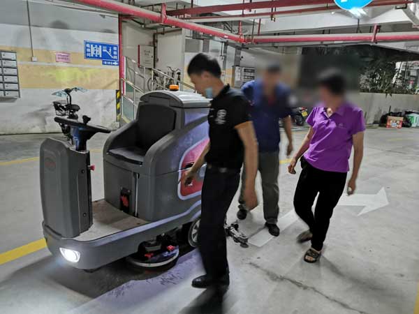 洗地機(jī)有哪些注意事項(xiàng) 洗地機(jī)有哪些注意事項(xiàng)