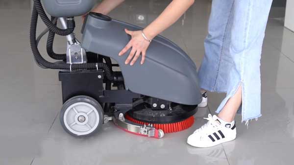 全自動洗地機吸水不干凈 全自動洗地機吸水不干凈