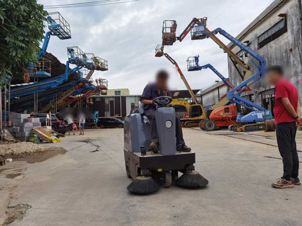 電動(dòng)掃地車應(yīng)用場(chǎng)景與優(yōu)勢(shì) 電動(dòng)掃地車應(yīng)用場(chǎng)景與優(yōu)勢(shì)