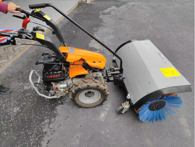 立冬剛過，小型掃雪機來了