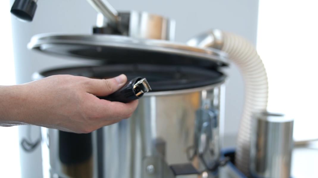 工業(yè)吸塵器用于工業(yè)化工生產(chǎn) 工業(yè)吸塵器用于工業(yè)化工生產(chǎn)